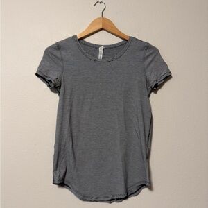 5/$55 !! 🔥 Lululemon Athletica Gray Striped Short Sleeve Tee